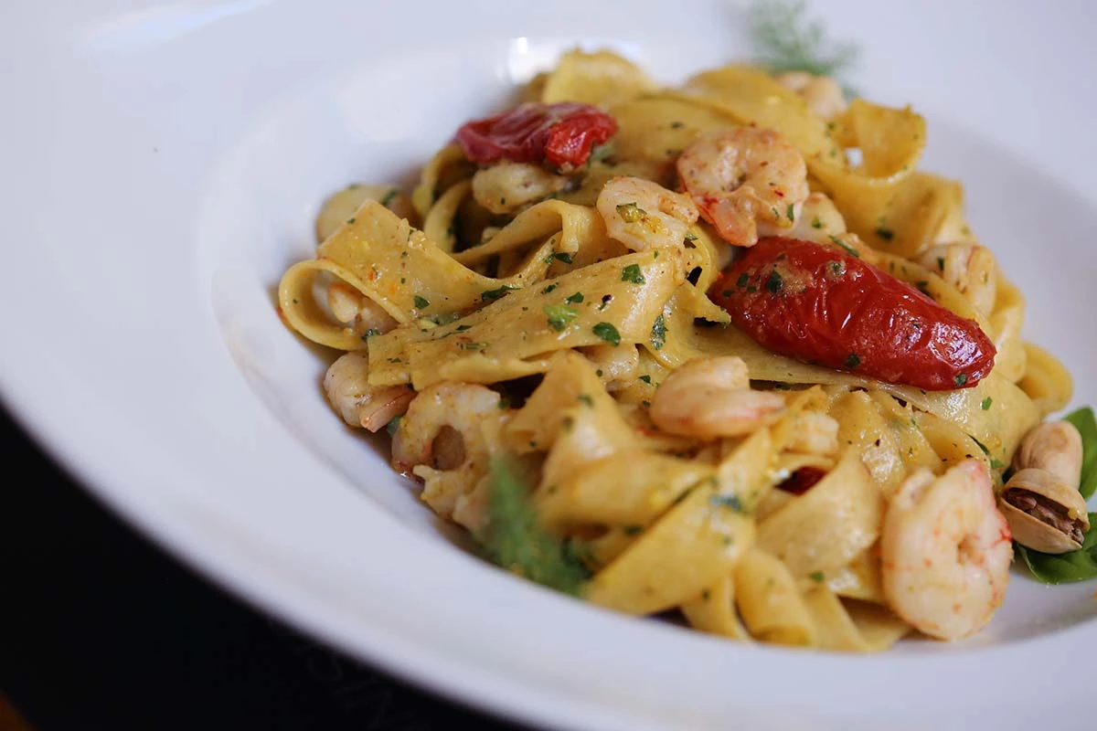 spaghetti with vegetables and shrimps