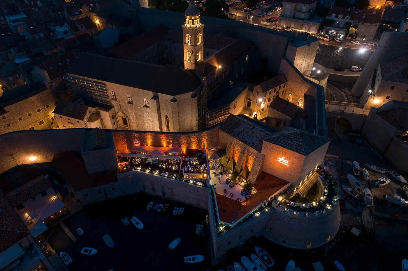 view from above of a restaurant terrace 
