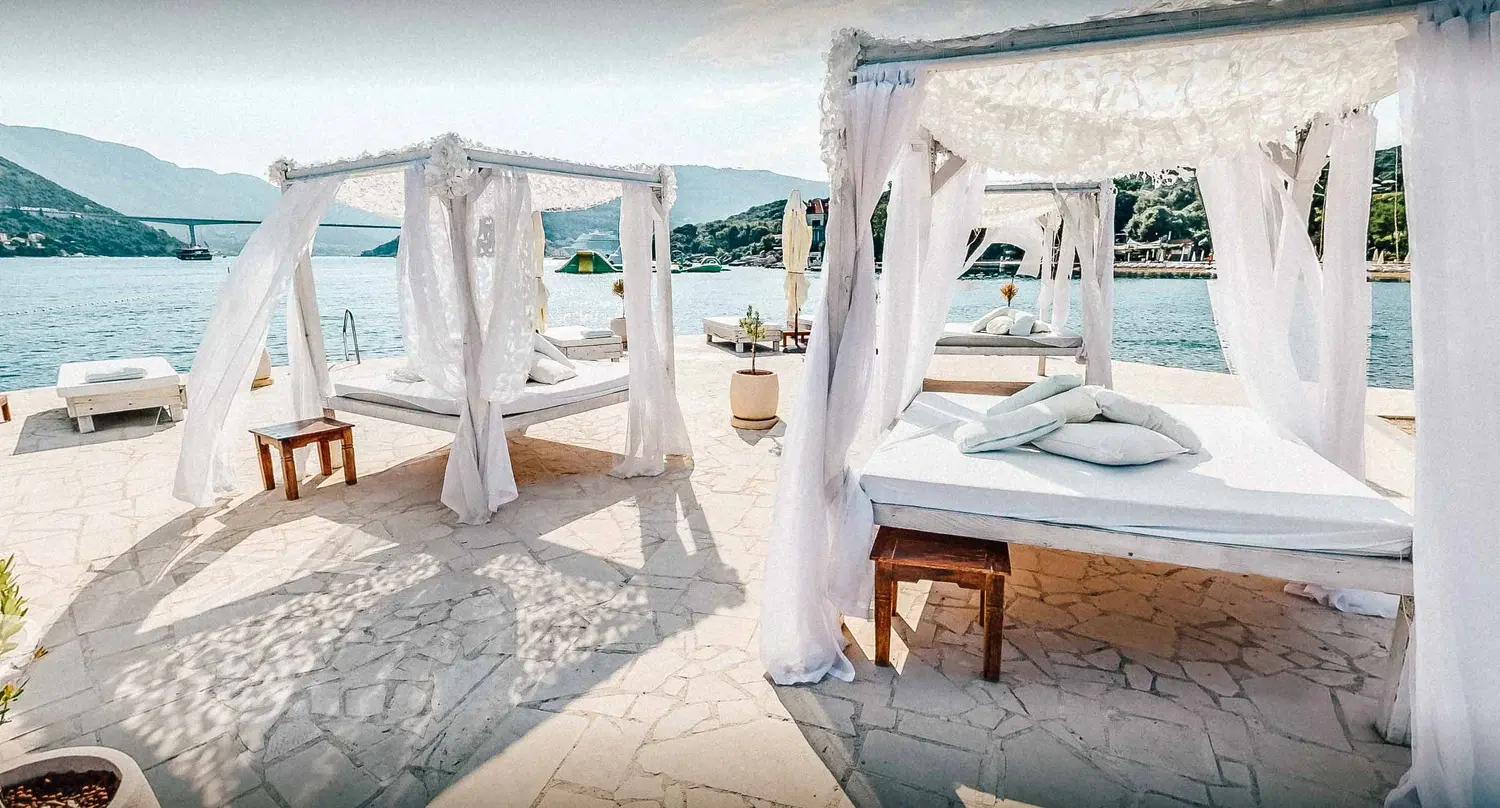 deckchairs for the beach with a canopy