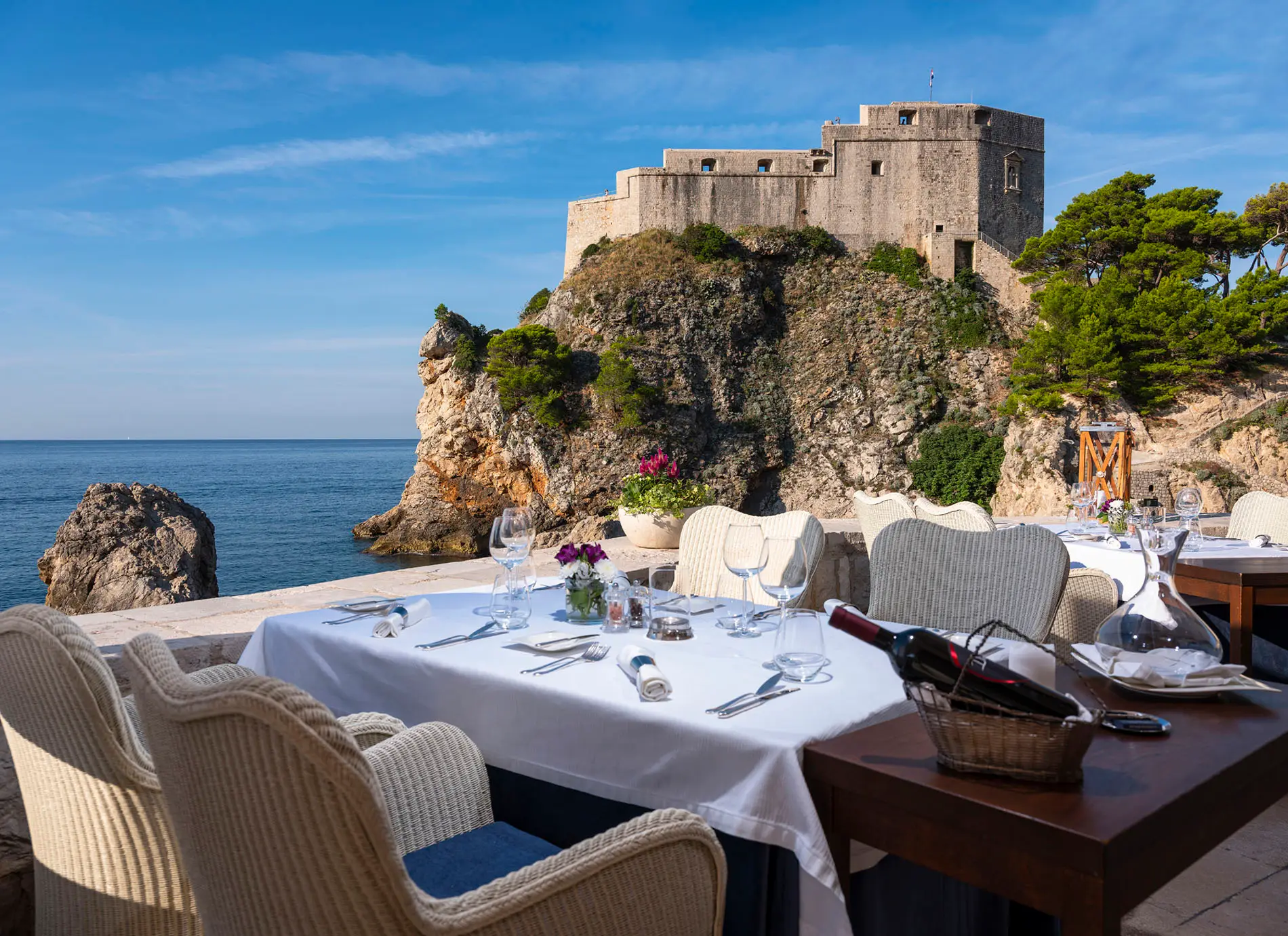 reastaurant terrace with fortesses and sea view